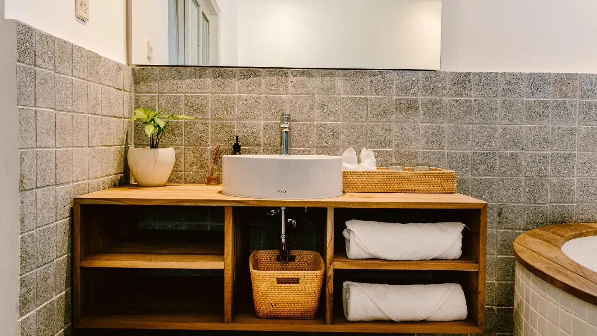 Brown Feather Hotel Seminyak